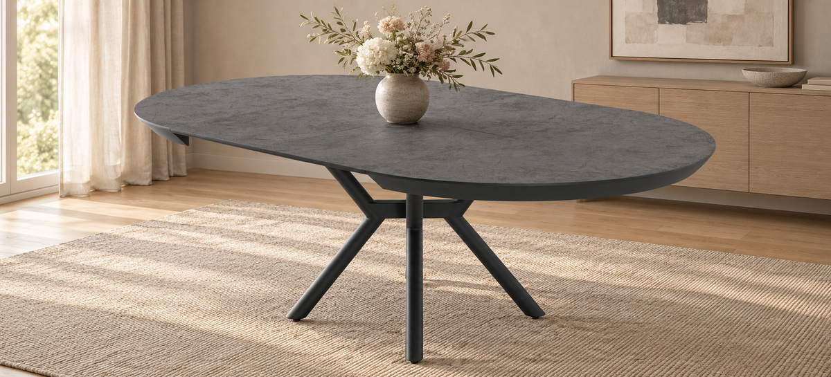 Round extendable dining table 130–226 cm