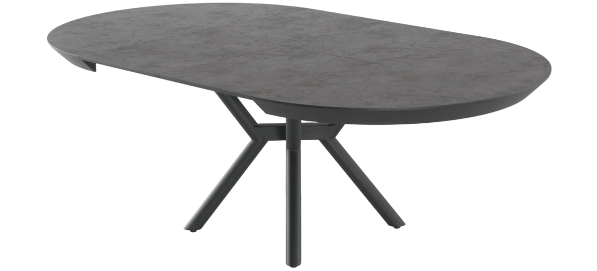 Round extendable dining table 130–226 cm